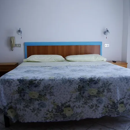 La Playa Hotel 2*